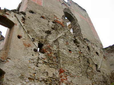Kollmitz - Anbau zum Wohnturm mit Fenster und Spuren der Paralleldcher  Eigene Aufnahme 2005
