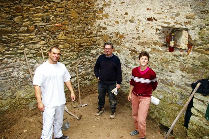 Grabungsteam mit Chefarchäologen  Strutz (Mitte)  © M. Wurth 2010