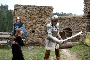 Schlag der holden Maid mit Schwert pariert ...  Eigene Aufnahme 2006